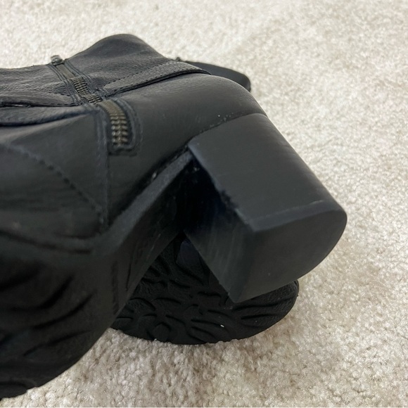 Born Women’s Black Leather Zip Heeled Boots Size 7, 38 D17303 Side Zip, - Picture 15 of 16